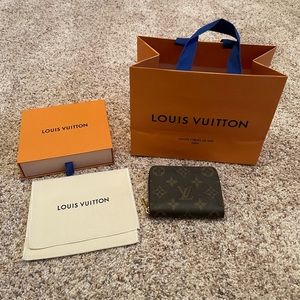 Gently Used Louis Vuitton Zippy Coin Purse